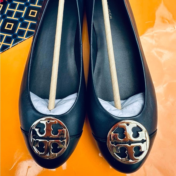 NIB Tory Burch Chelsea Cap Toe Leather Flats Black & Navy Gold Logo MANY SIZES - Picture 3 of 11